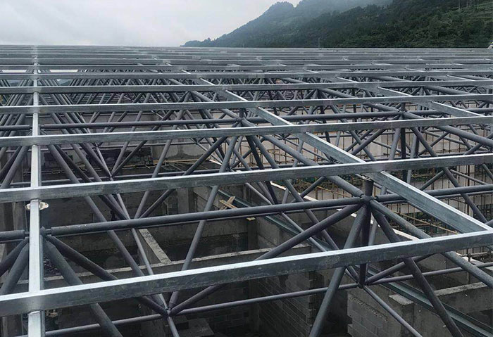 克孜勒苏柯尔克孜仁怀冠英学校艺体楼网架